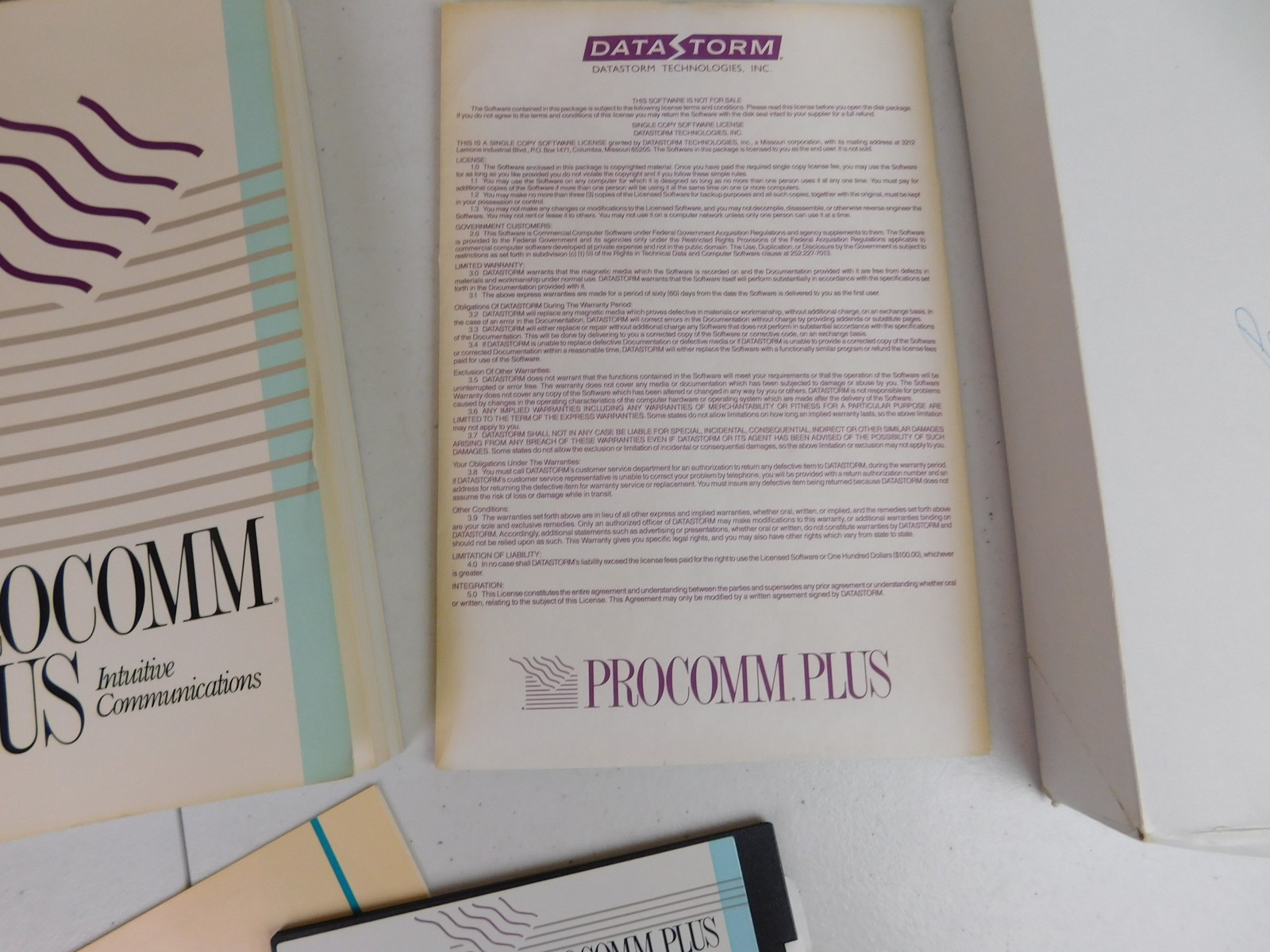 PROCOMM PLUS Intuitive Communications Software DATASTORM DOS 5.25″ 3.5″ Floppy