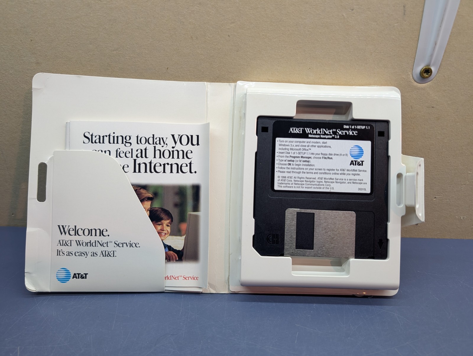 Vintage 1996 AT&T WorldNet Service 3.5″ Installation Diskettes Windows Netscape