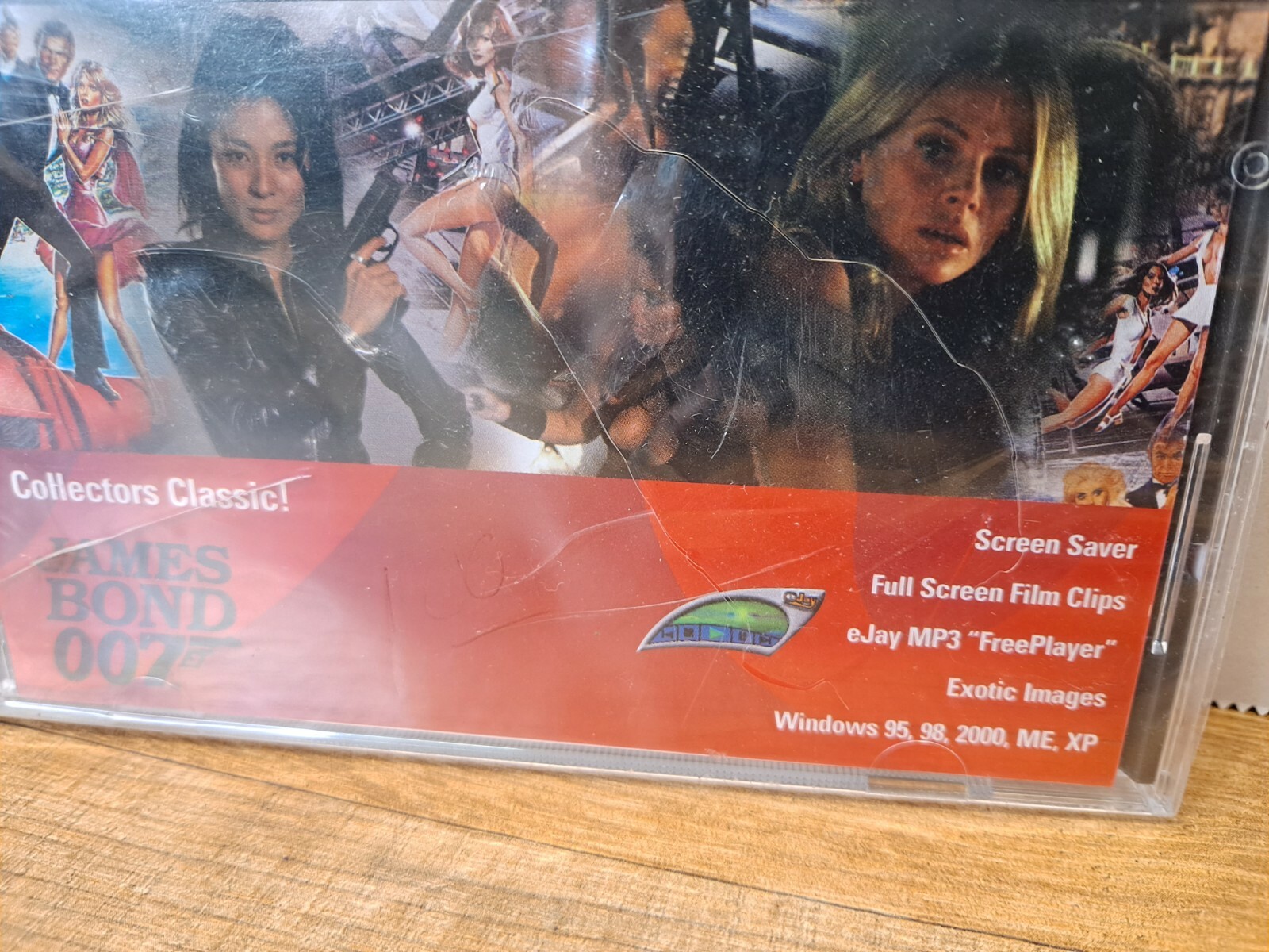 James Bond 007 Multimedia Screen Savers CD Girls Gadgets WinXP RARE New Sealed