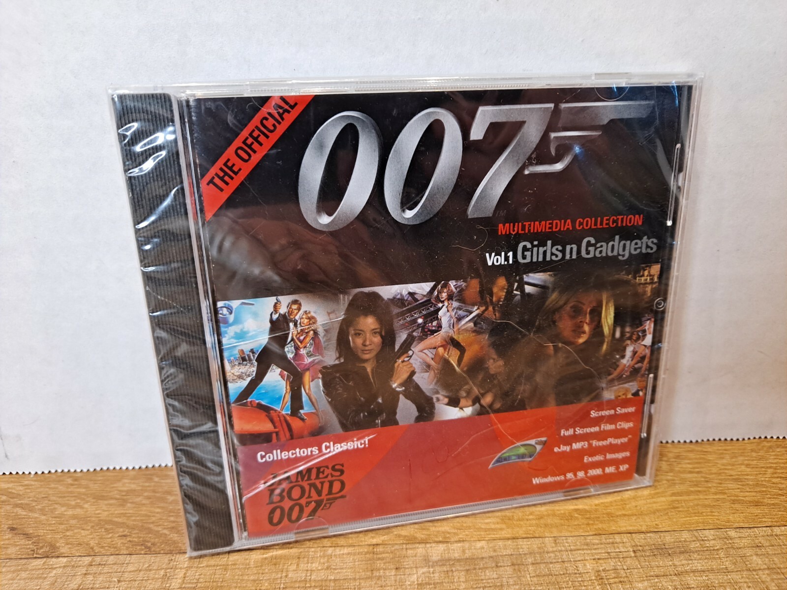James Bond 007 Multimedia Screen Savers CD Girls Gadgets WinXP RARE New Sealed