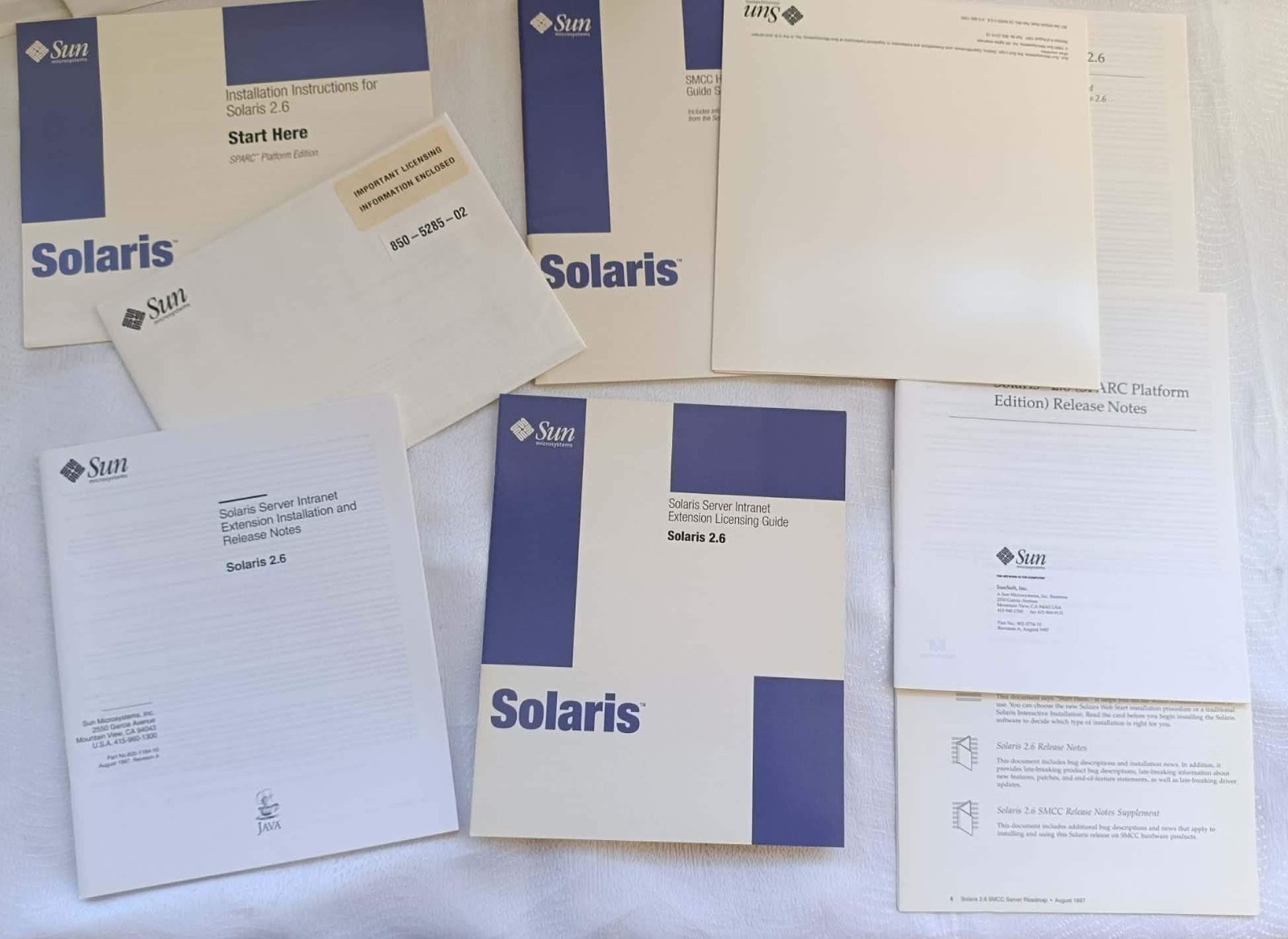 1997 SUN MICROSYSTEMS Solaris 2.6,_Many books and 4 CDs_used