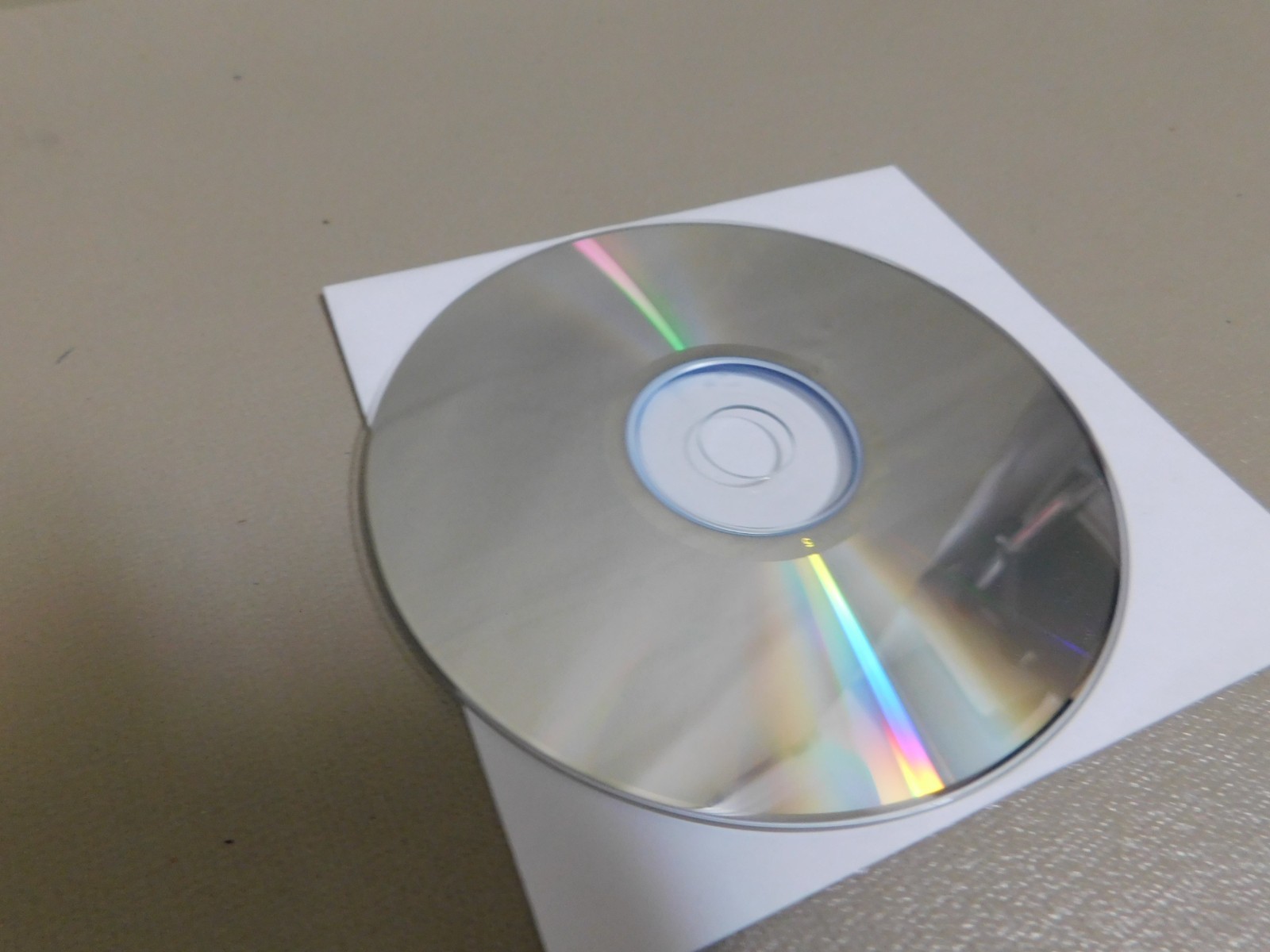 Dell Tools CD – User Documentation – 2001FP Color Monitor August 2004 ~ CD-ROM