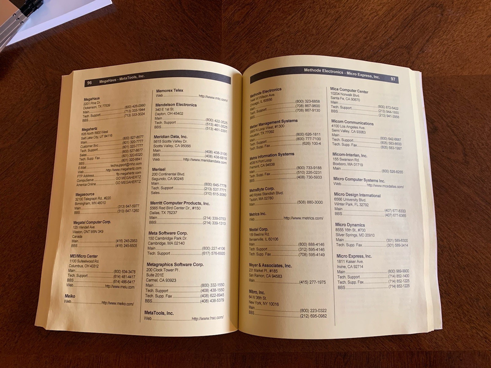 CyberMedia FIRST AID 95 For Windows 95 – 3.5″ discs, manuals, service guide