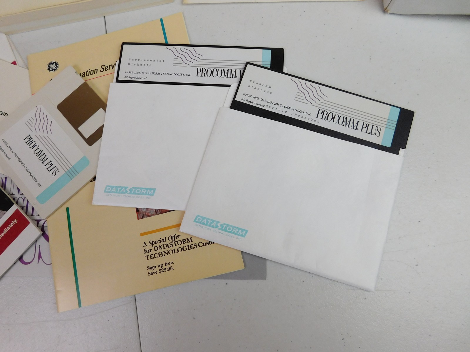 PROCOMM PLUS Intuitive Communications Software DATASTORM DOS 5.25″ 3.5″ Floppy