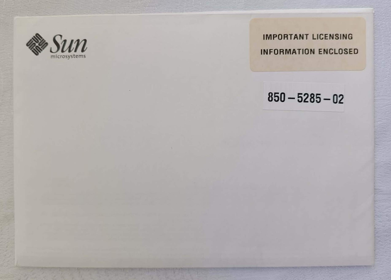 1997 SUN MICROSYSTEMS Solaris 2.6,_Many books and 4 CDs_used
