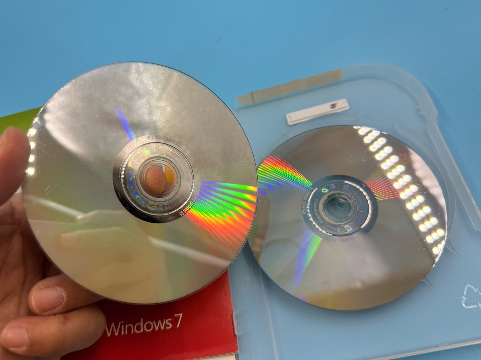 Microsoft Windows 7 Home Premium 32 Bit Only DVD w/Product Key