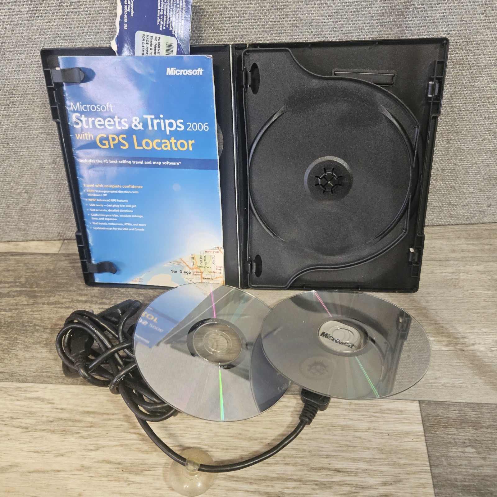 Microsoft Streets & Trips 2006 with GPS locator USB device – 2 CD in case + COA