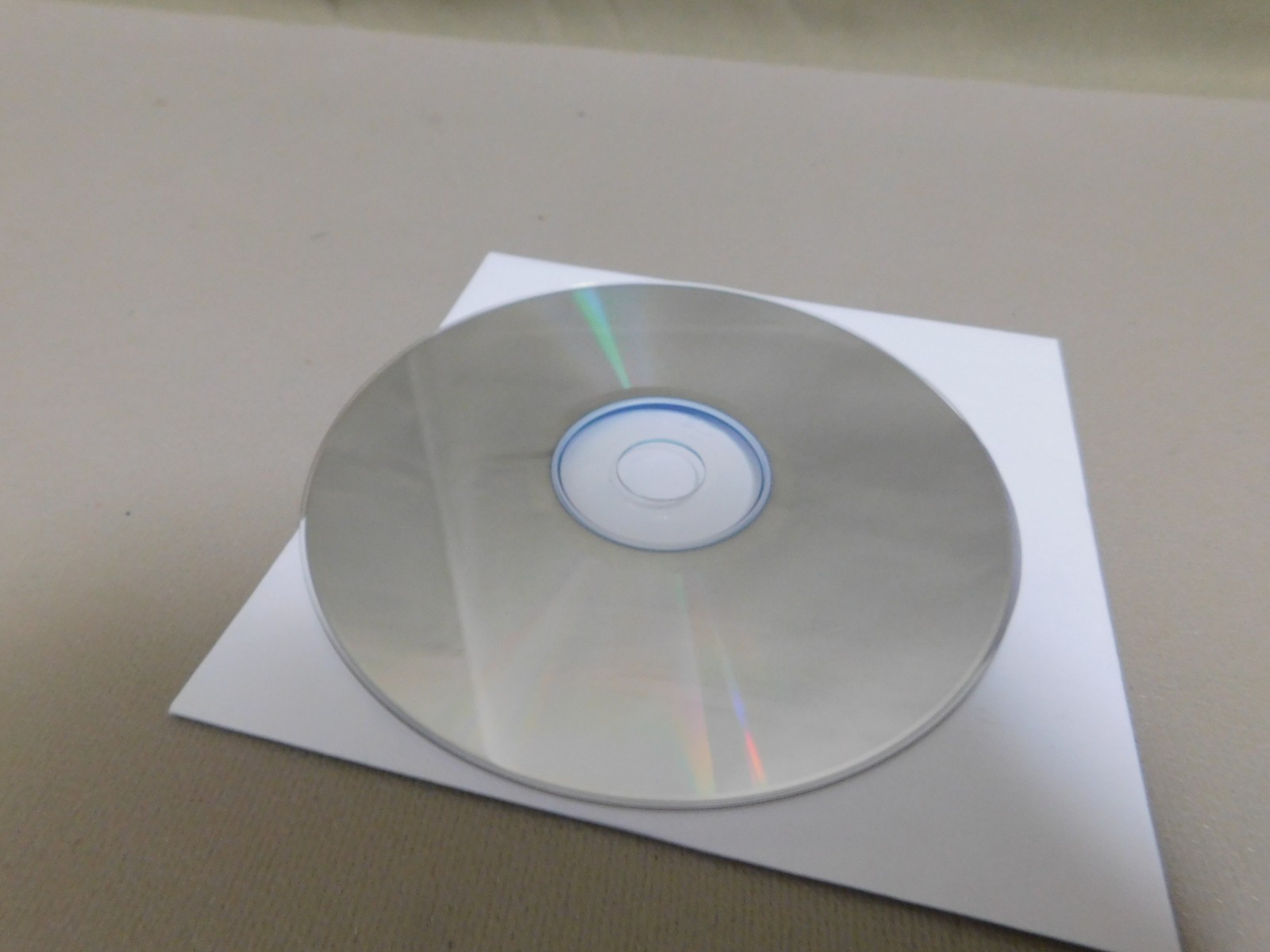 Dell Tools CD – User Documentation – 2001FP Color Monitor August 2004 ~ CD-ROM