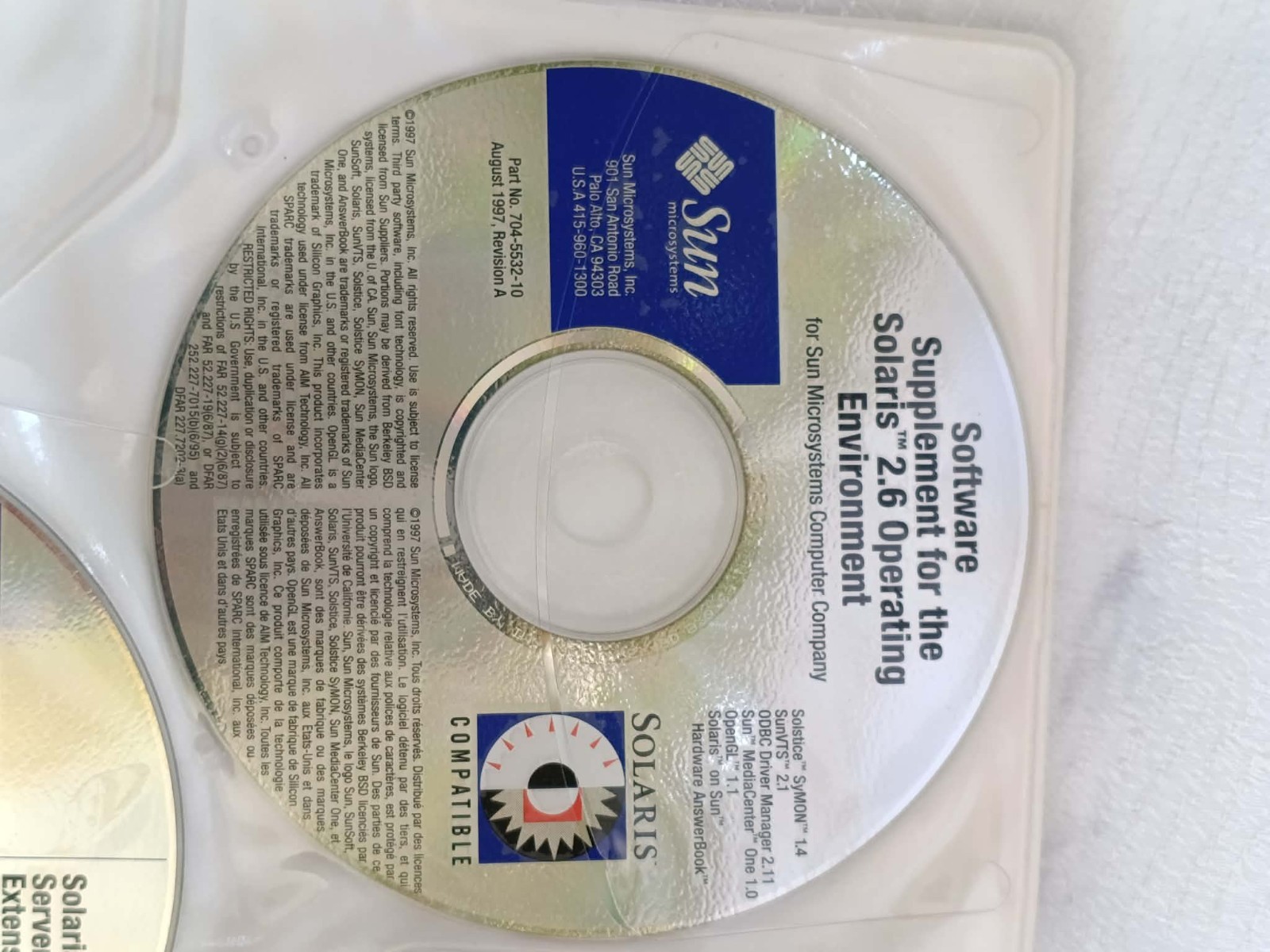 1997 SUN MICROSYSTEMS Solaris 2.6,_Many books and 4 CDs_used