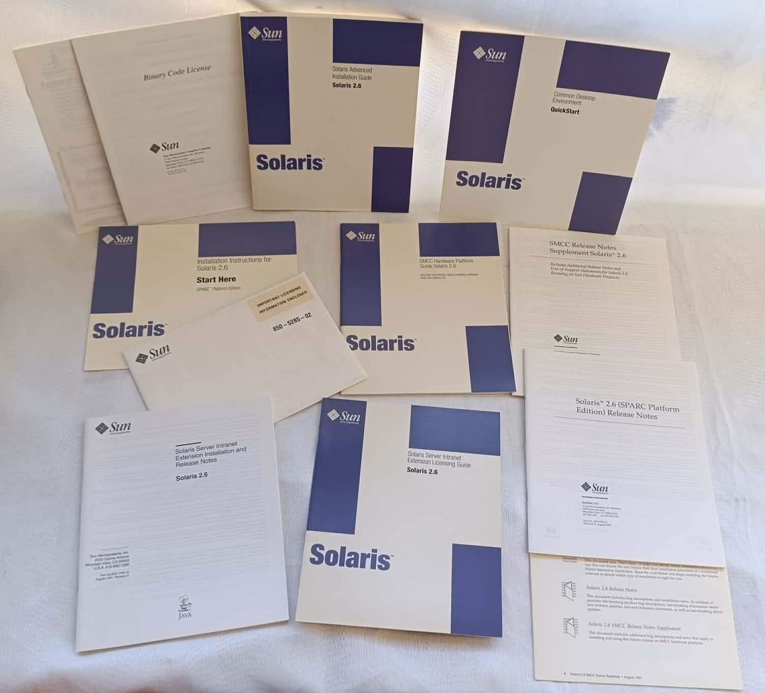 1997 SUN MICROSYSTEMS Solaris 2.6,_Many books and 4 CDs_used