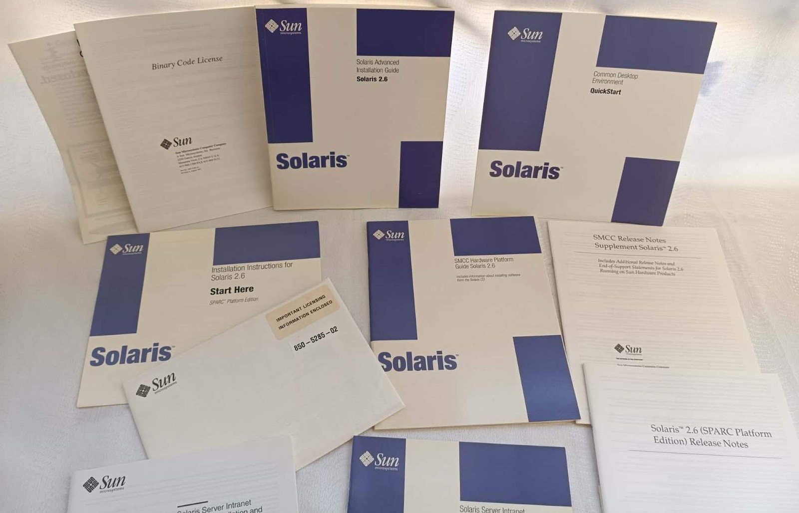 1997 SUN MICROSYSTEMS Solaris 2.6,_Many books and 4 CDs_used