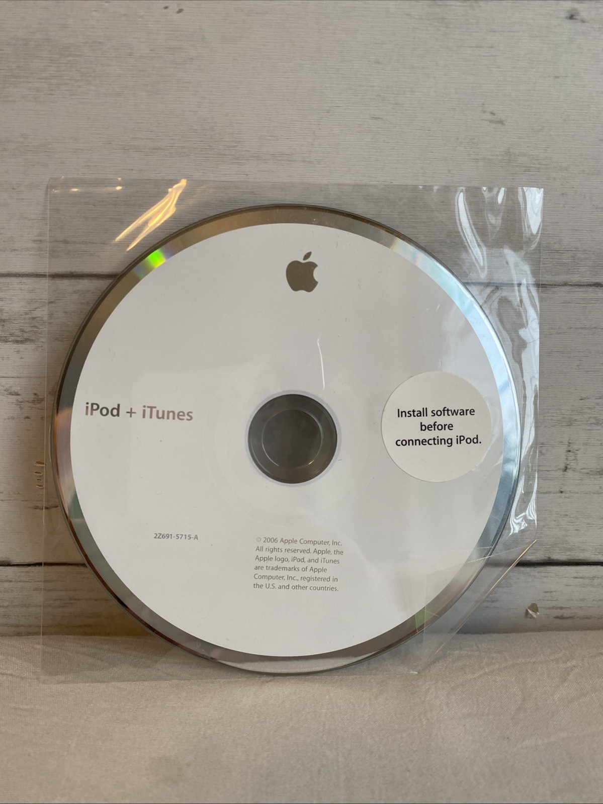 Apple iPod + iTunes Software Installation Disc CD-ROM With Stickers And Guide
