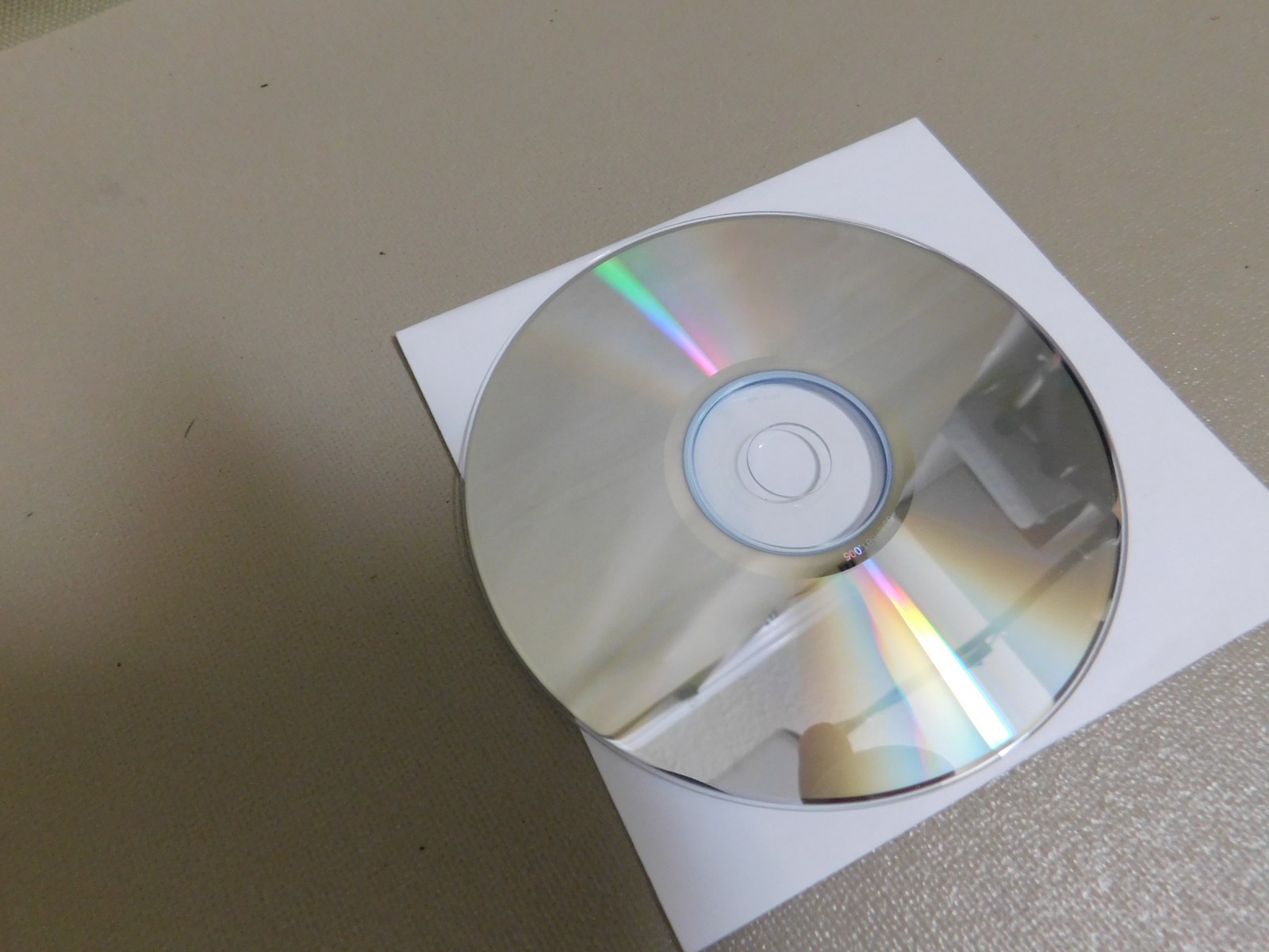 Dell Tools CD – User Documentation – 2001FP Color Monitor August 2004 ~ CD-ROM